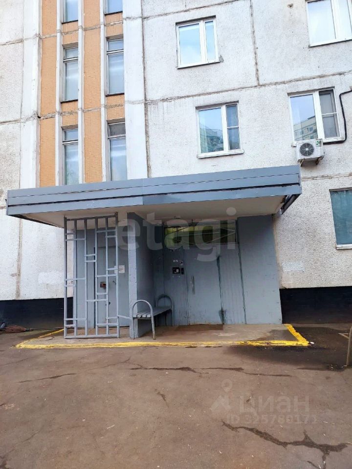Продажа 3-комн квартиры на вторичном рынке улица Твардовского, 1