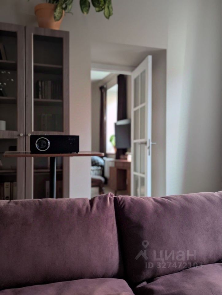 Аренда 3-комн квартиры на вторичном рынке 13-я Васильевского острова линия, 24