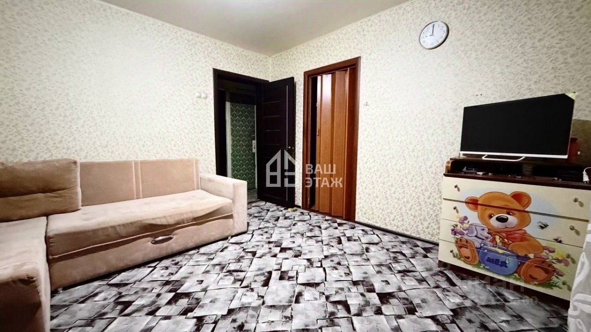 Продажа 4-комн квартиры на вторичном рынке пос. Цементного завода, улица Суворова,  д. 10