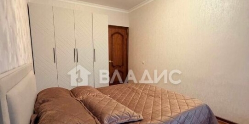 3-комн квартира Изюмская улица,  д. 28