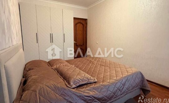 Продажа 3-комн квартиры на вторичном рынке Изюмская улица,  д. 28