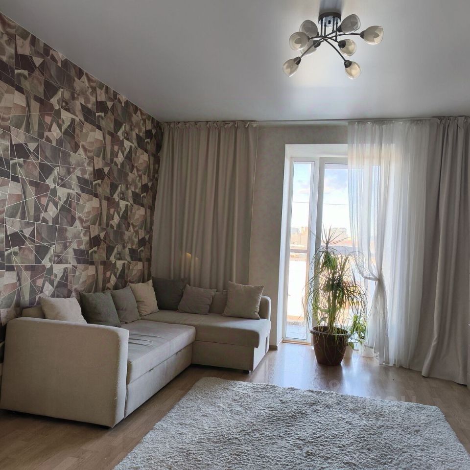 Продажа 4-комн квартиры на вторичном рынке Коломяжский проспект, 15к2