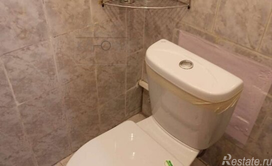 Продажа 2-комн квартиры на вторичном рынке Трехсвятительский Б. пер,  д. 1