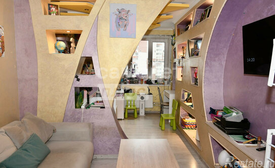 Продажа 3-комн квартиры на вторичном рынке Чароитовая ул,  д. 1