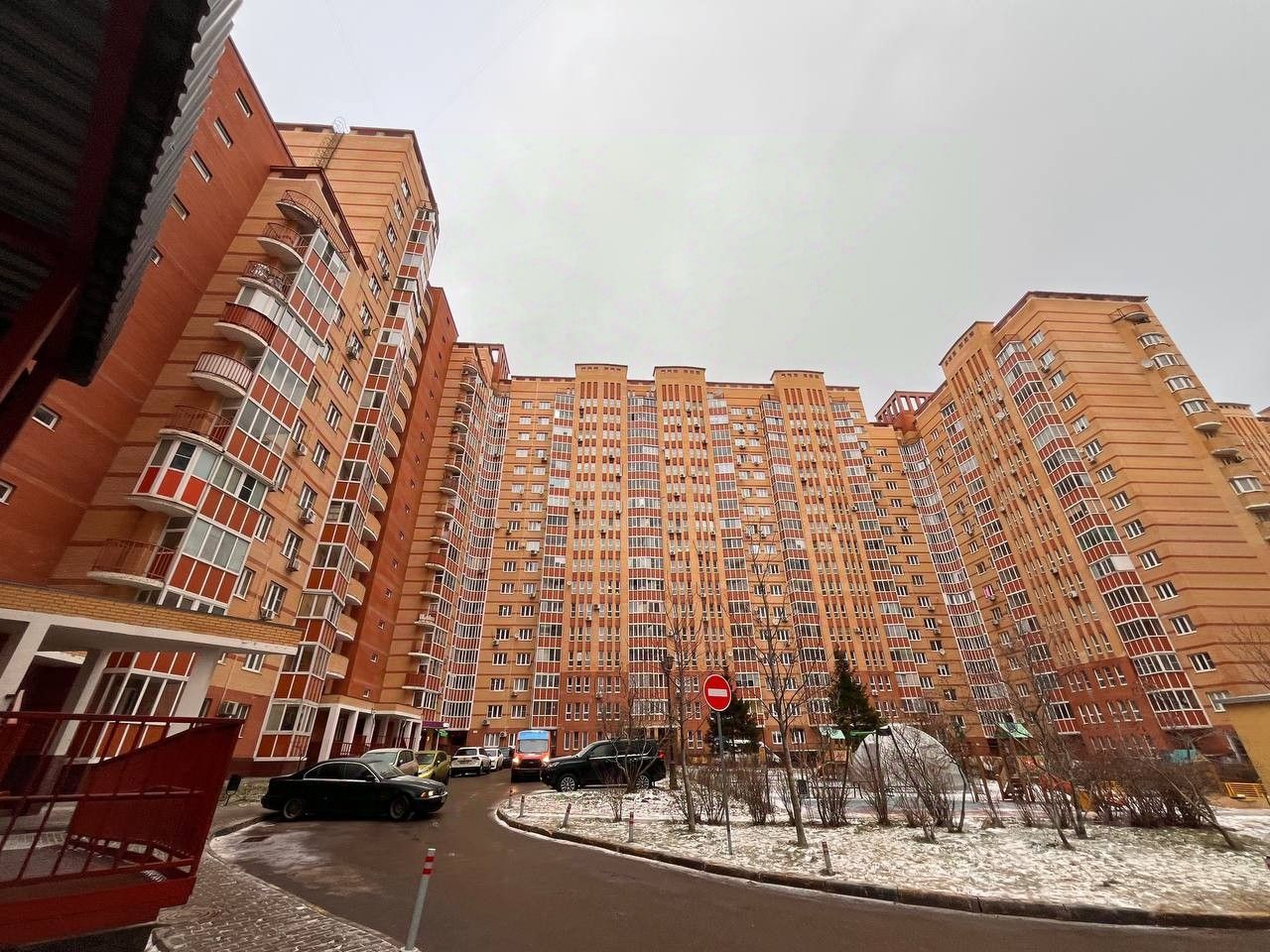 Продажа 3-комн квартиры на вторичном рынке ВНИИССОК пгт, улица Михаила Кутузова, 1