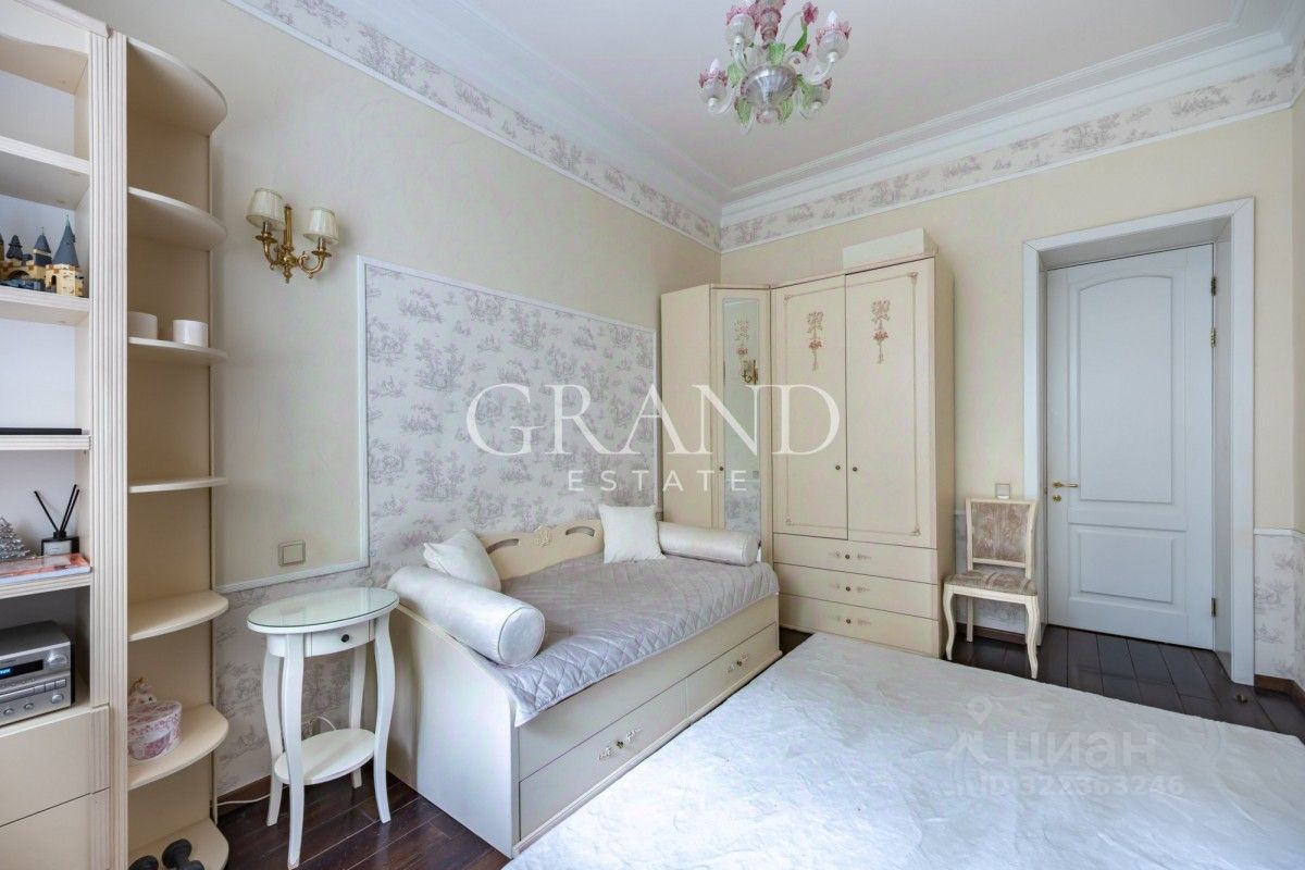 Продажа 4-комн квартиры на вторичном рынке Уланский переулок, 14кА