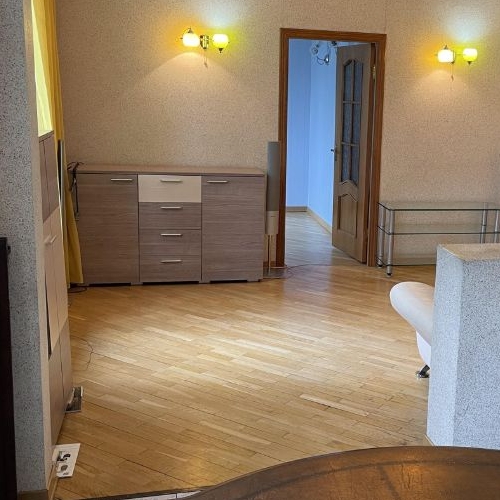 3-комн квартира улица Панфилова, 10