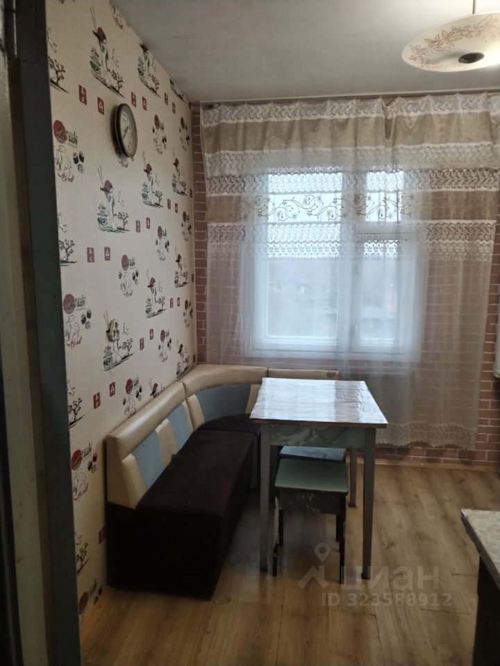 Аренда 1-комн квартиры на вторичном рынке Петергоф, Собственный проспект, 36/67