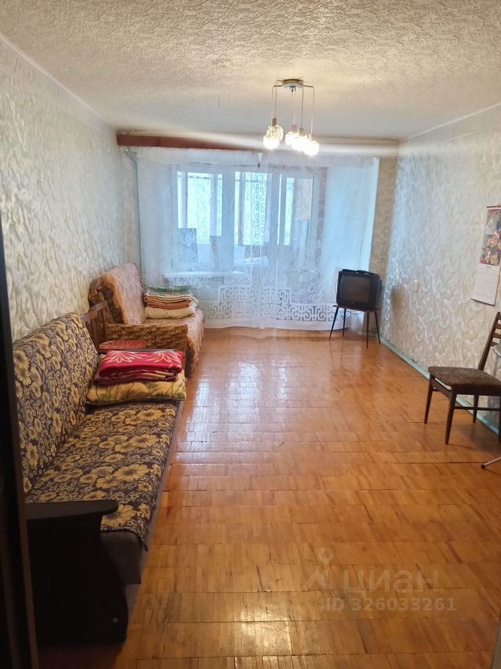 Продажа 3-комн квартиры на вторичном рынке Кириши, проспект Ленина, 28