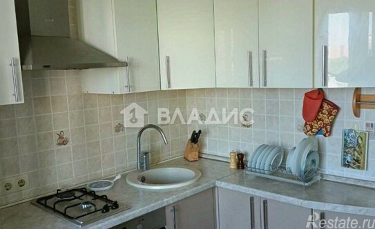 Продажа 2-комн квартиры на вторичном рынке Онежская ул,  д. 30