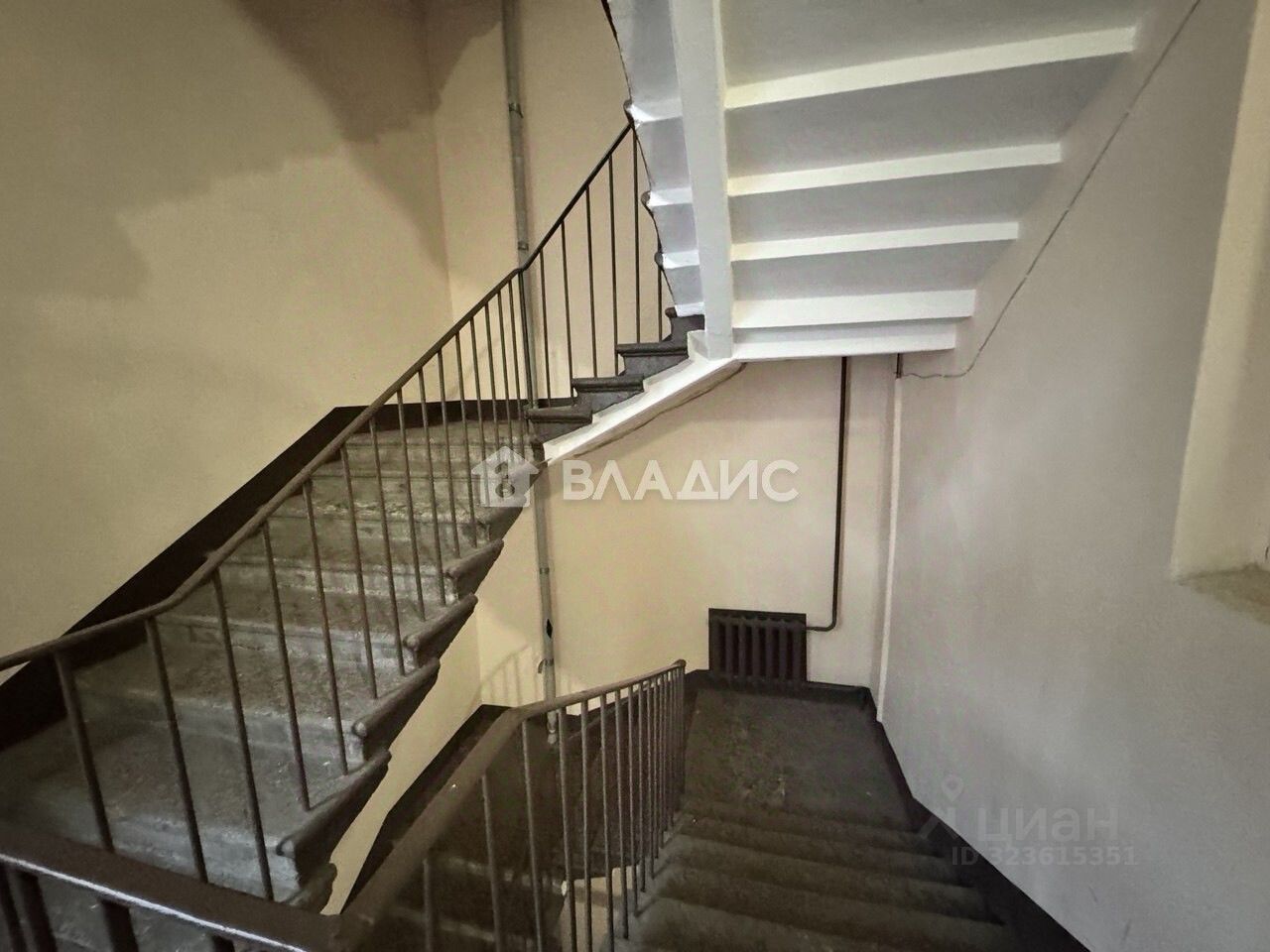 Продажа 2-комн квартиры на вторичном рынке Лиговский проспект, 72