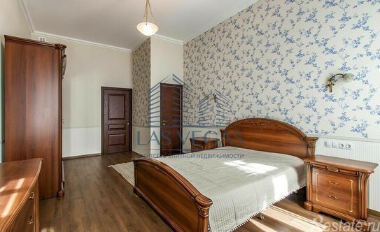 Аренда 4-комн квартиры на вторичном рынке Греческий пр-кт,  д. 12