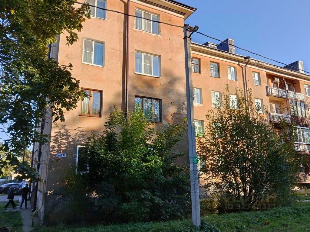 Продажа 2-комн квартиры на вторичном рынке Луга, Киевская улица, 74