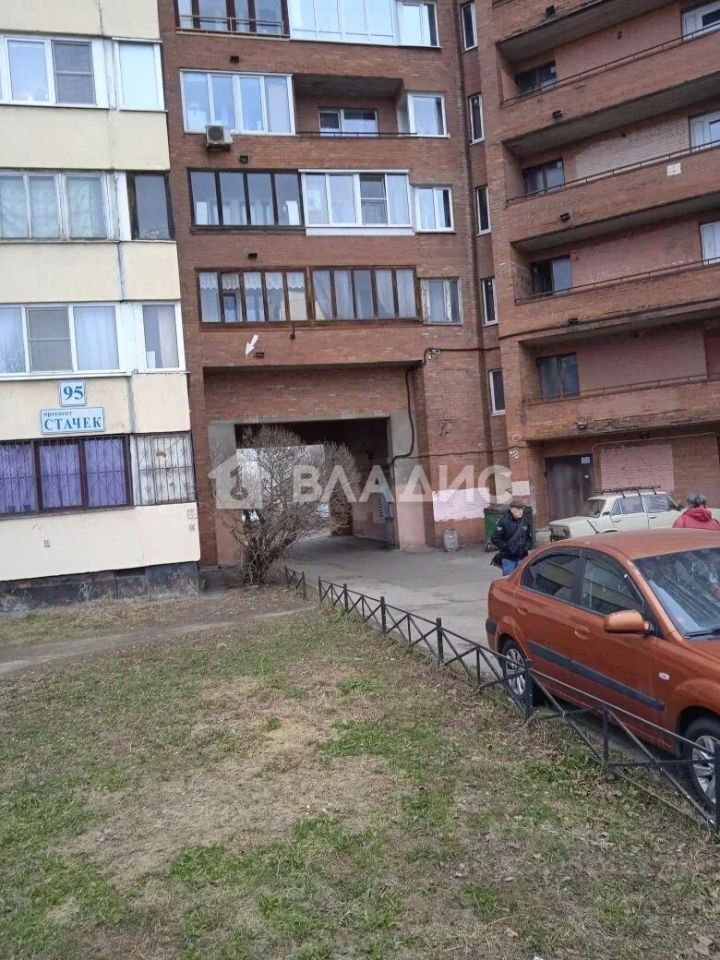Продажа 3-комн квартиры на вторичном рынке проспект Стачек, 89К1