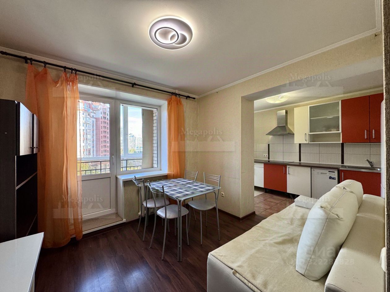 Аренда 3-комн квартиры на вторичном рынке улица Савушкина, 118