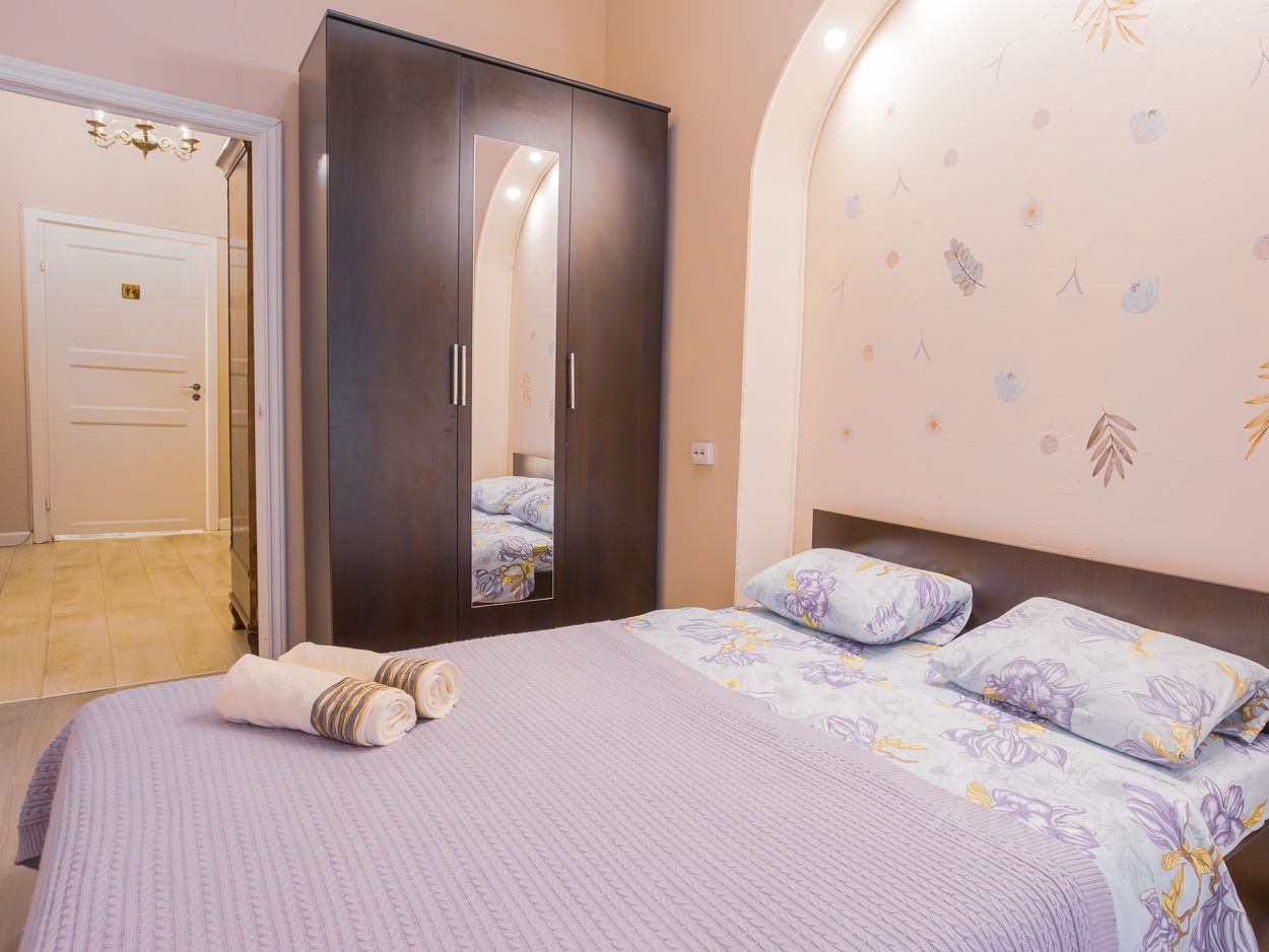 Аренда 4-комн квартиры на вторичном рынке Подколокольный переулок, 11