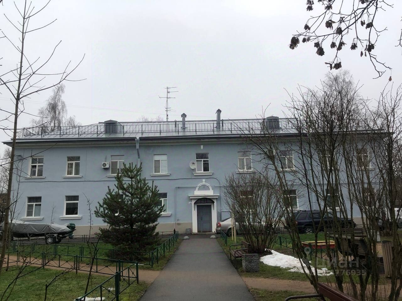 Продажа 3-комн квартиры на вторичном рынке пос. Песочный, Ленинградская улица, 69