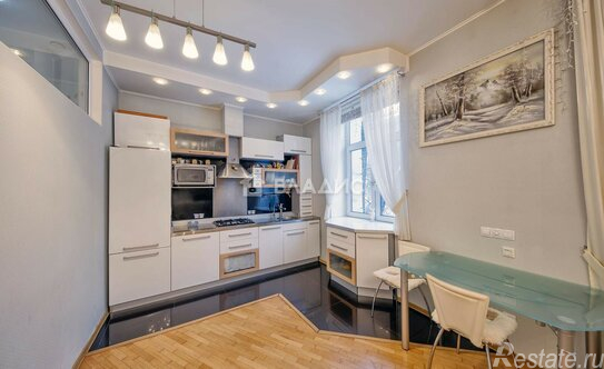 Продажа 2-комн квартиры на вторичном рынке Каменноостровский пр-кт,  д. 34