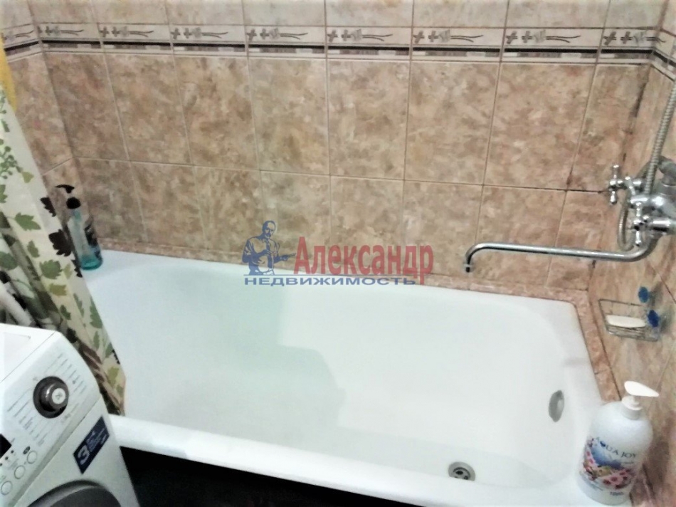 Продажа 3-комн квартиры на вторичном рынке Красных Зорь бул. ,  д. 12