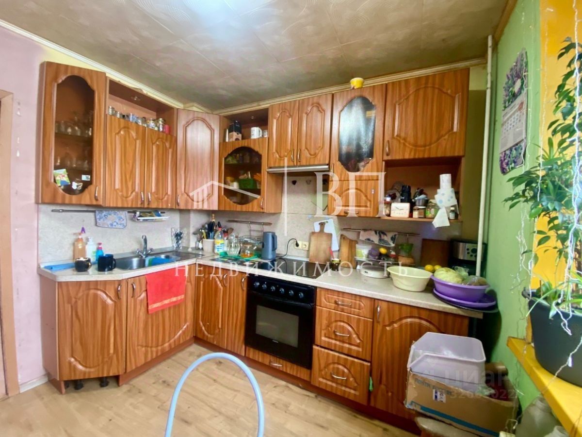 Продажа 3-комн квартиры на вторичном рынке пос. Металлострой, Садовая улица, 2к3