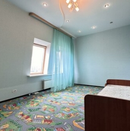 Продажа 4-комн квартиры на вторичном рынке Дыбенко ул,  д. 21,  к. 3