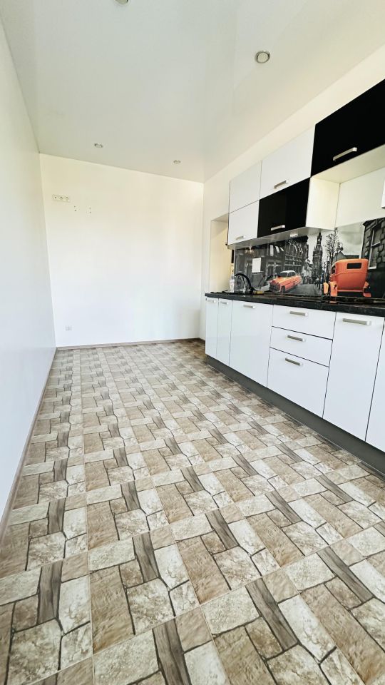 Продажа 1-комн квартиры на вторичном рынке Варежки кв-л, улица Кленовая,  д. 1