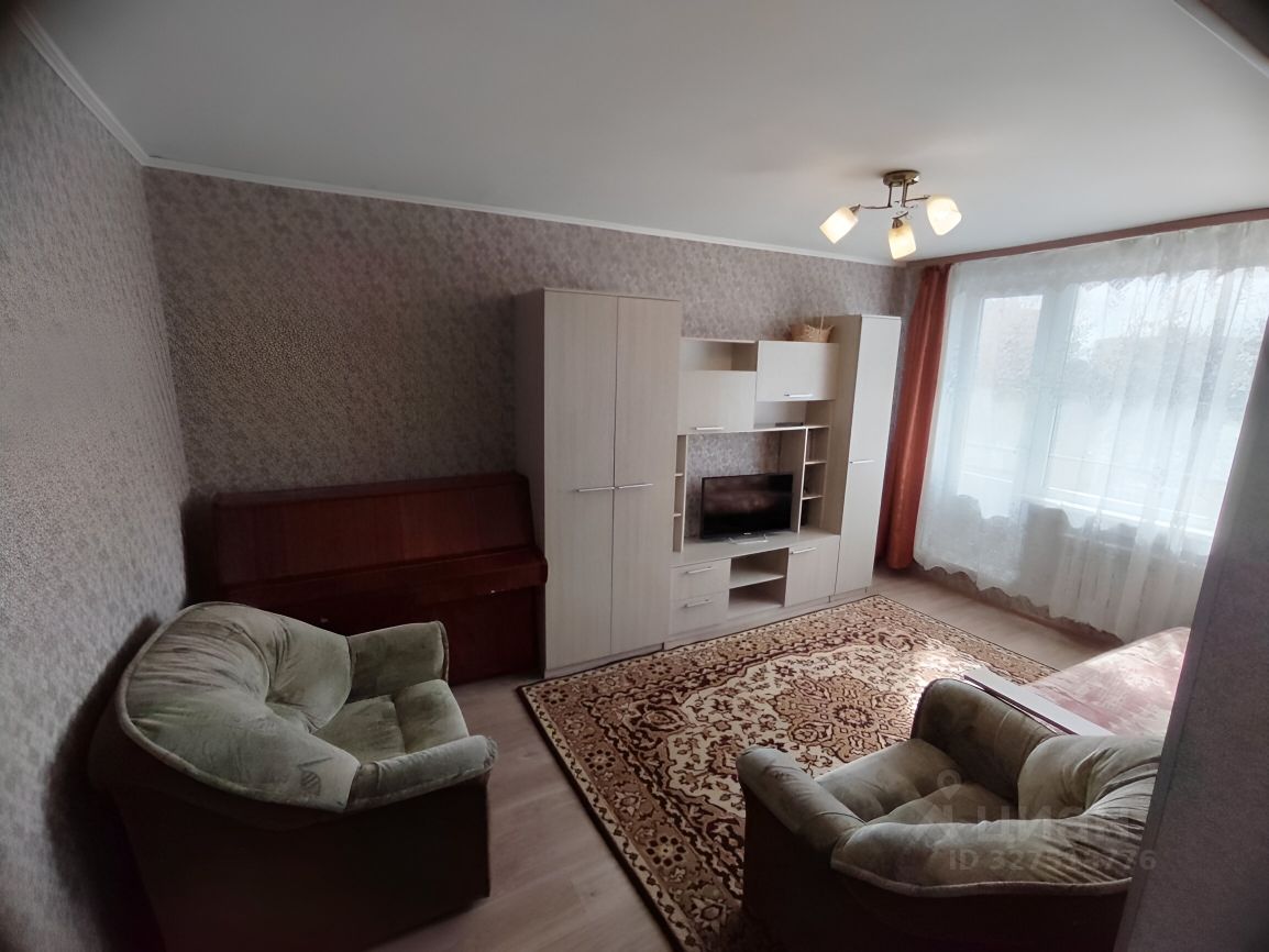 Аренда 2-комн квартиры на вторичном рынке Кингисепп, 1-я линия,  д. 8