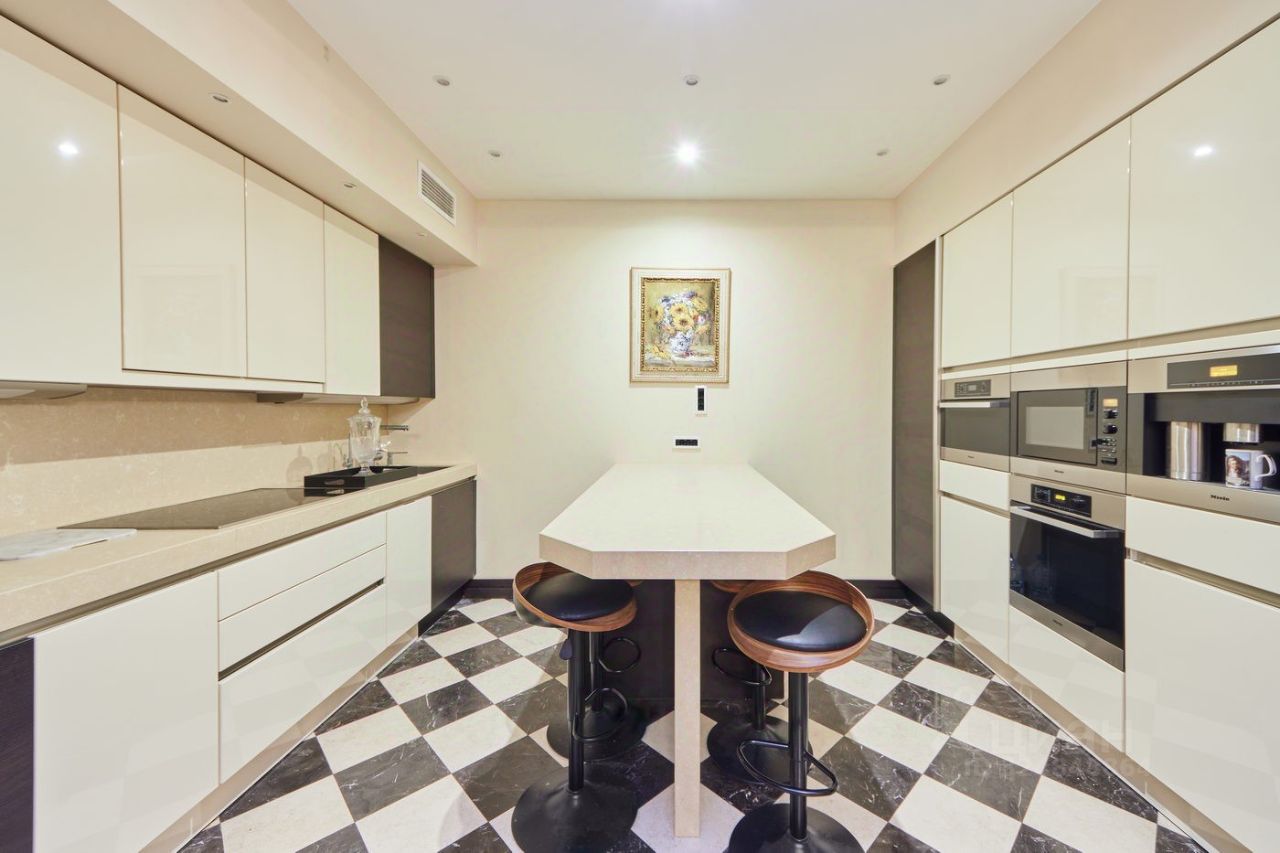 Продажа 4-комн квартиры на вторичном рынке Малый Новопесковский переулок, 8