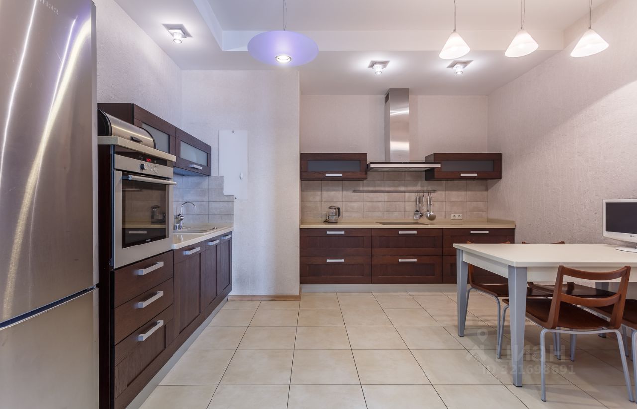 Продажа 4-комн квартиры на вторичном рынке Мосфильмовская улица, 70к1