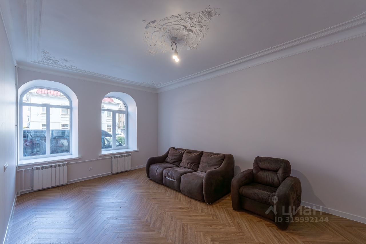 Продажа 2-комн квартиры на вторичном рынке 15-я Васильевского острова линия, 70