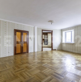 Продажа 3-комн квартиры на вторичном рынке улица Савушкина