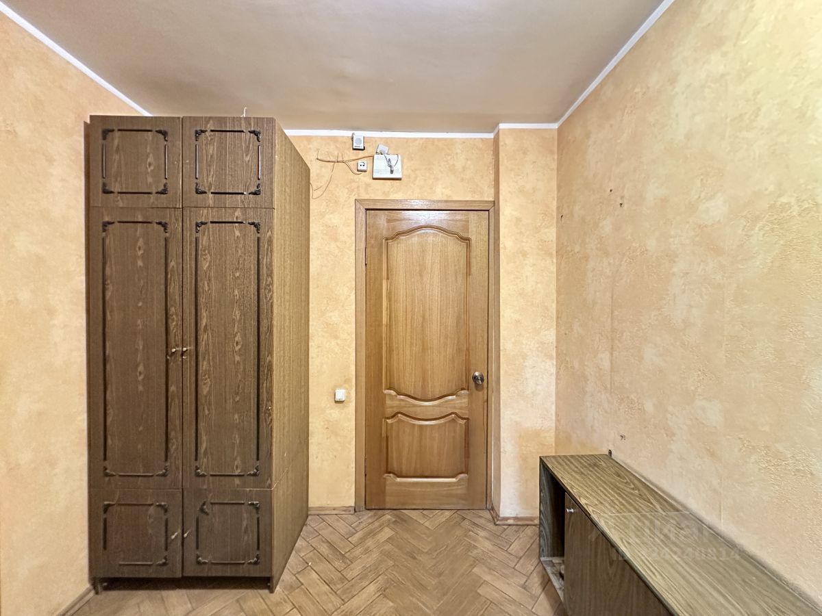 Продажа 2-комн квартиры на вторичном рынке улица Михайлова, 30/8