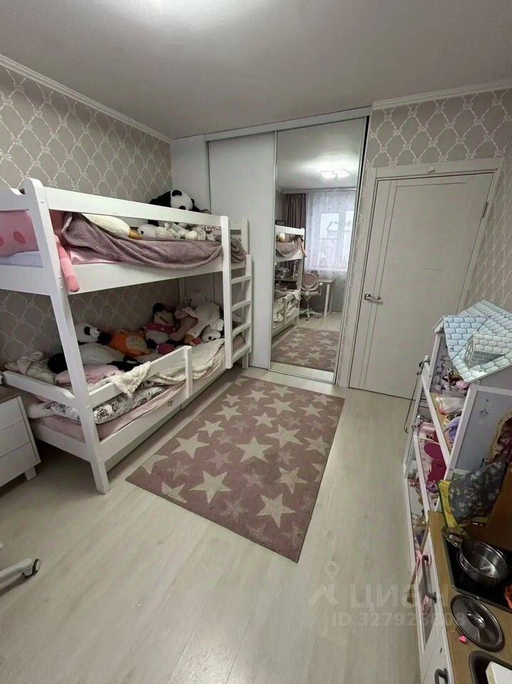 Продажа 3-комн квартиры на вторичном рынке пос. Глебовский, улица Микрорайон, 9