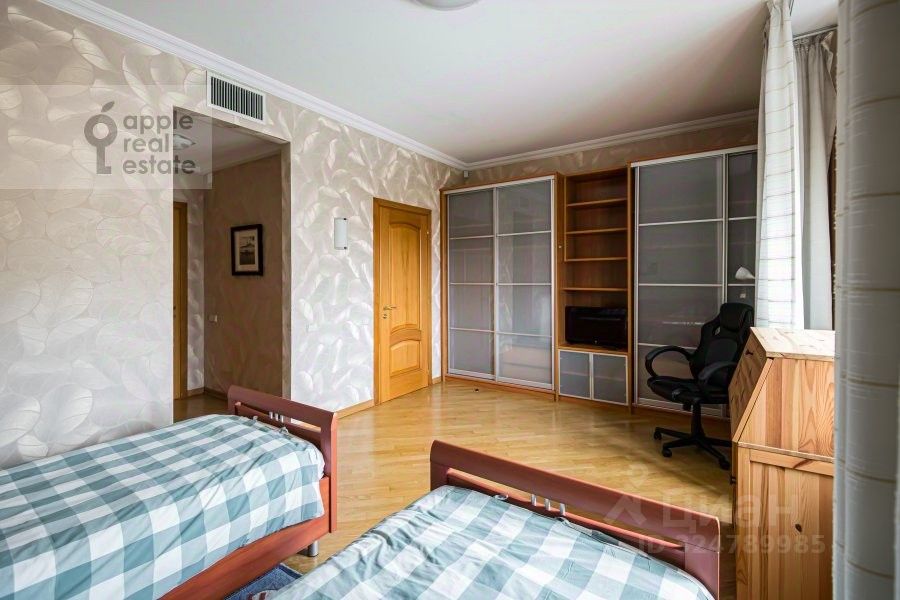 Аренда 4-комн квартиры на вторичном рынке улица Заморенова, 21