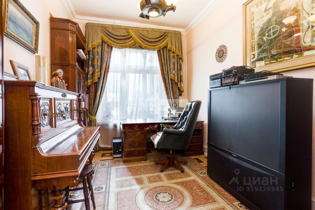 Аренда 4-комн квартиры на вторичном рынке улица Знаменка, 15