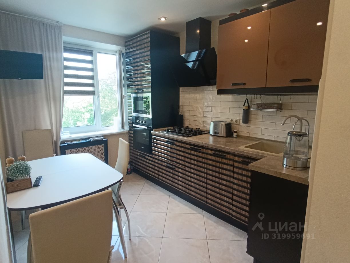 Продажа 3-комн квартиры на вторичном рынке Раменское, улица Чугунова, 24