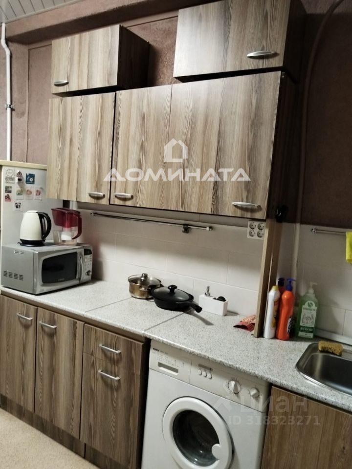 Продажа 3-комн квартиры на вторичном рынке Старо-Петергофский проспект, 41