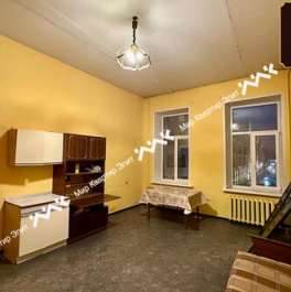 Продажа 3-комн квартиры на вторичном рынке улица Короленко,  д. 4