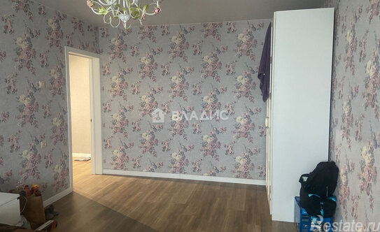Продажа 3-комн квартиры на вторичном рынке Весенняя улица,  д. 4