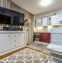 Продажа 2-комн квартиры на вторичном рынке Славы пр-кт,  д. 8