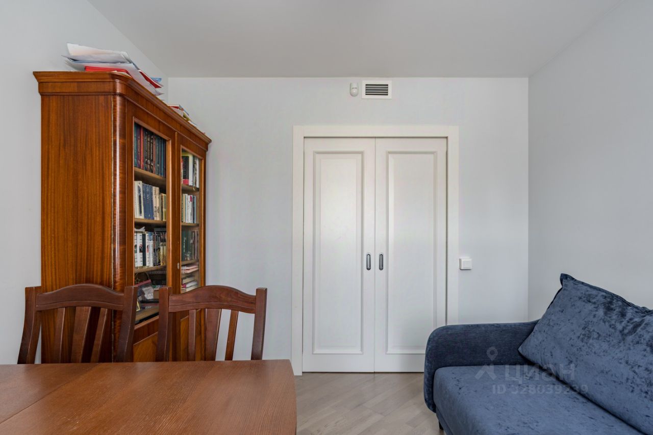 Продажа 3-комн квартиры на вторичном рынке Смольная улица, 31