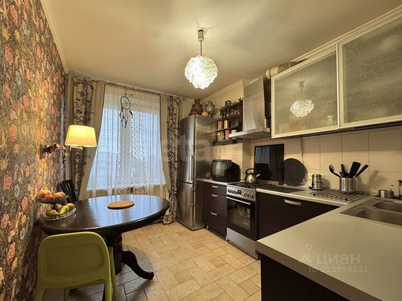 Продажа 2-комн квартиры на вторичном рынке улица Стойкости, 14