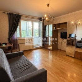 Продажа 2-комн квартиры на вторичном рынке Заревый проезд,  д. 10