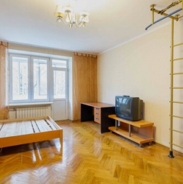 Продажа 2-комн квартиры на вторичном рынке улица Марии Ульяновой,  д. 17 к3