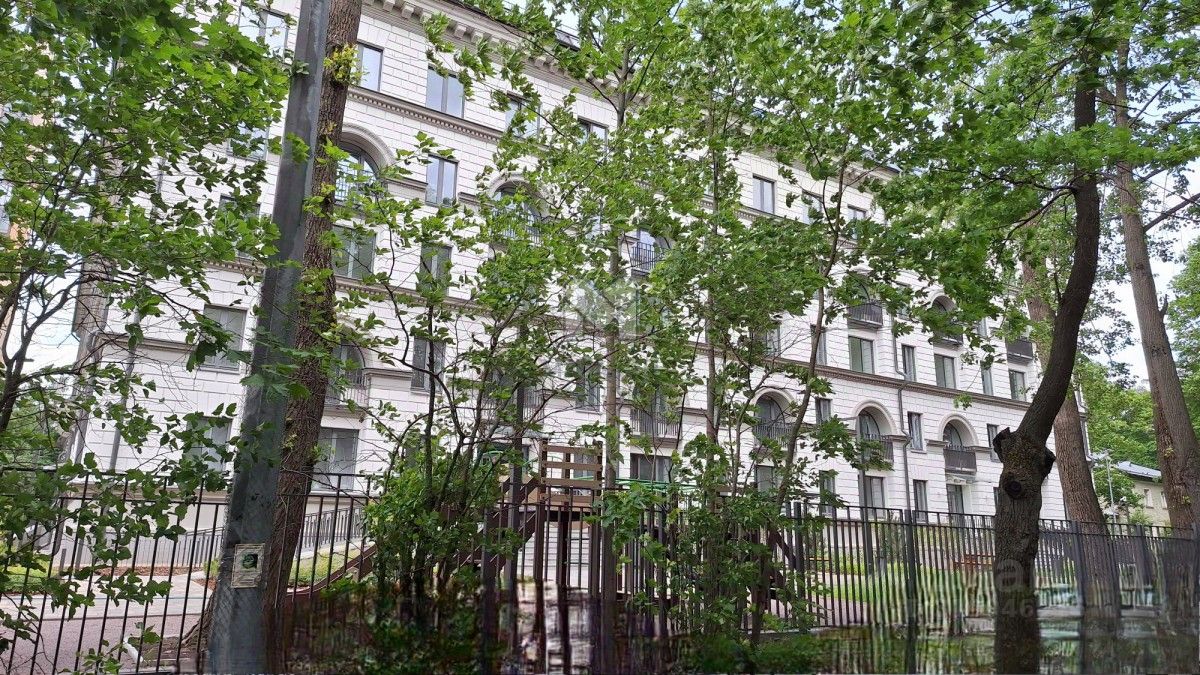 Продажа 2-комн квартиры на вторичном рынке Зеленогорская улица, 3