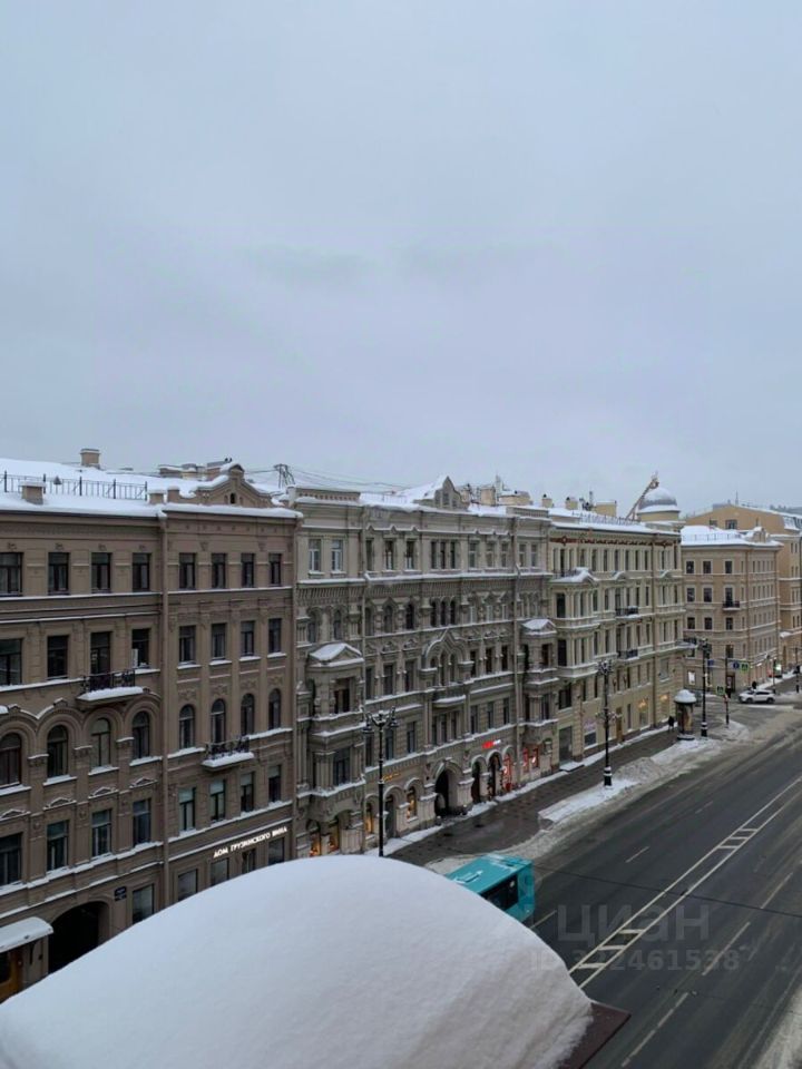 Продажа 4-комн квартиры на вторичном рынке Невский проспект, 139