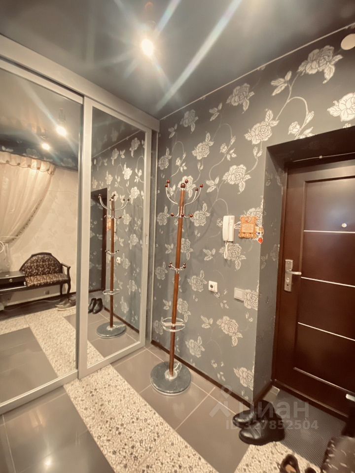 Продажа 1-комн квартиры на вторичном рынке Кириши, проспект Героев, 31
