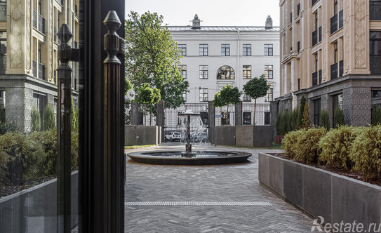 Продажа 4-комн квартиры на вторичном рынке 20-я линия,  д. 3