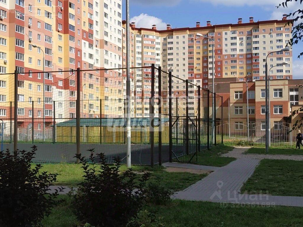 Продажа 3-комн квартиры на вторичном рынке Новые Островцы мкр, д. Островцы, улица Баулинская, 4