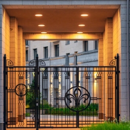 Продажа 3-комн квартиры на вторичном рынке Каменноостровский пр-кт,  д. 48